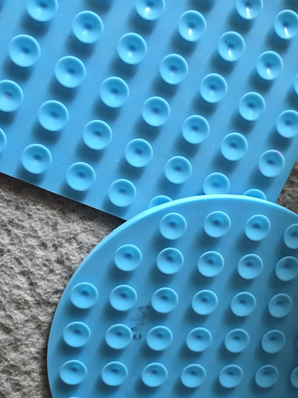Blue Interactive Silicone Lick Mat & Fruit Treats